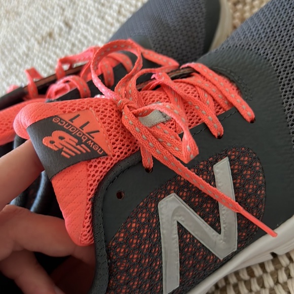 New Balance 711 gray womens sneakers, size 9.5 - Picture 5 of 6